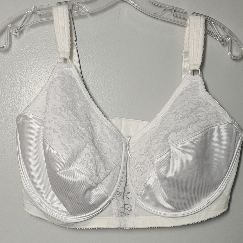 Surgical Bra Balanced Fit Bra white, lightly padded Jodee 40F